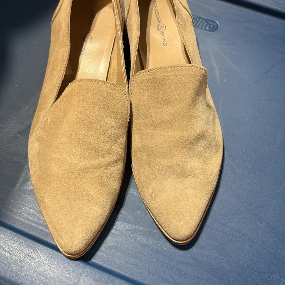 Treasure and Bond TBKAIYA-LEA cream suede pointed toe loafers